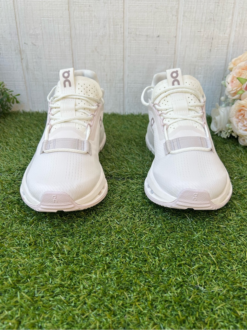 On Running Women Cloudnova 2 White / Orchid Low
Top Sneakers size 6 New /no box - Picture 7 of 16